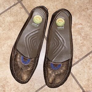 Earth Spirit Minimalist Shoe